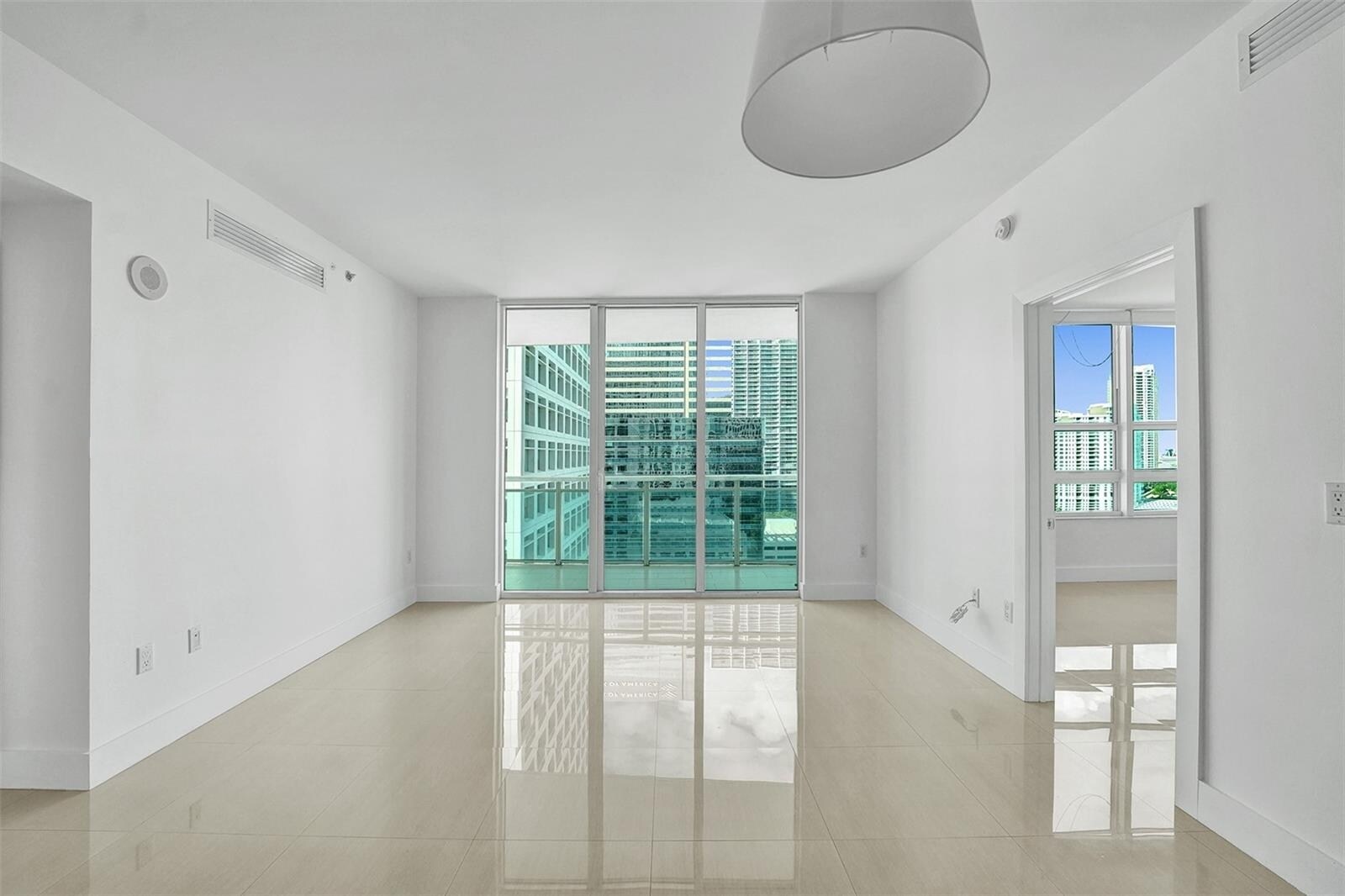 Building Photo - 950 Brickell Bay Dr
