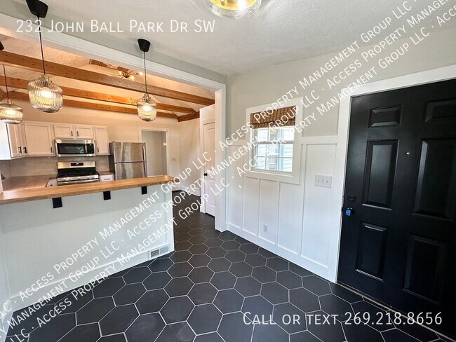 Building Photo - 232 John Ball Park Dr SW