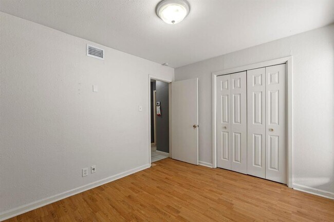 Building Photo - 2708 S 1st St