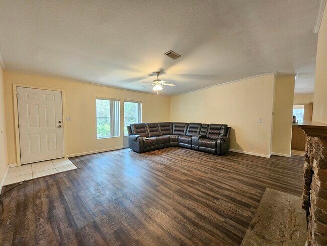 Building Photo - 307 Buckhorn Creek Rd