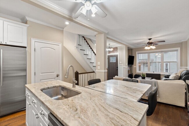 Building Photo - 12 Colebrook St