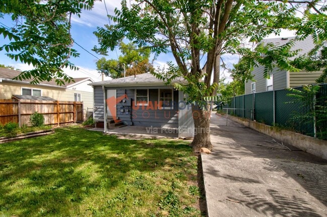 Building Photo - 566 Stringham Ave
