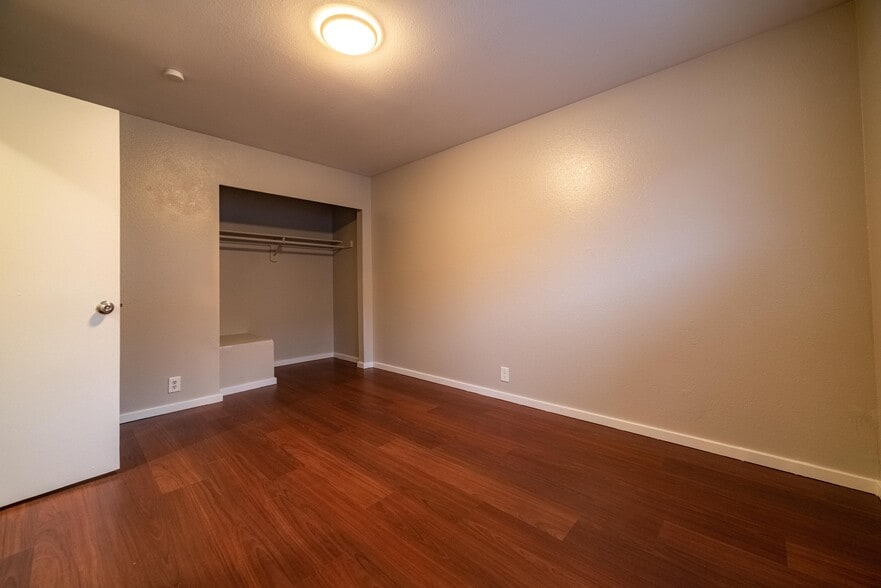 Building Photo - 269 Montgomery St W