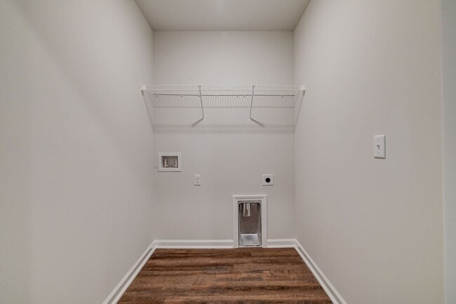 Building Photo - 3 Bed 2.5 Bath TOWNHOMES with MOVE-IN-SPECIALS!!