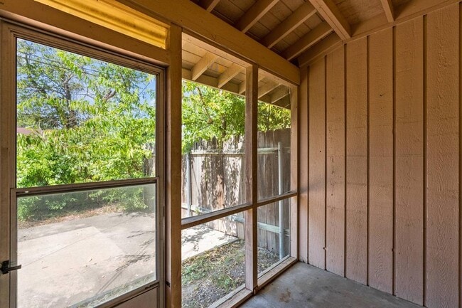 Building Photo - 2205 Lanier Dr