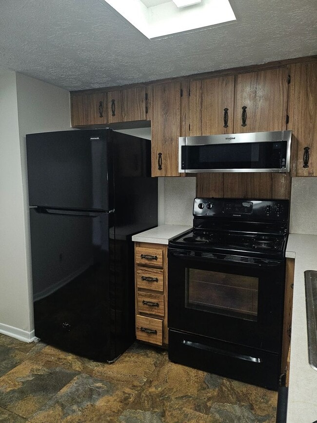 Building Photo - $1200 - 2/1.5 - Fresh Unfurnished - Arling...