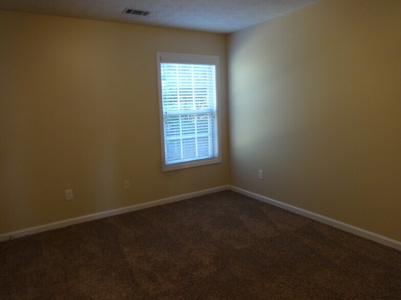 Building Photo - 834 Glen Abbey Dr