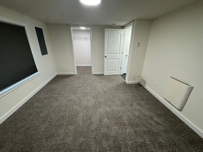 Building Photo - Jasmines Q