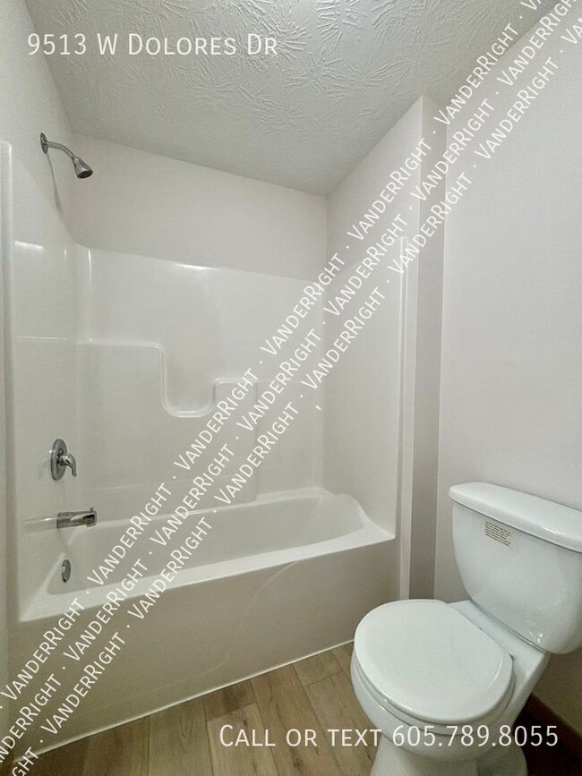 Building Photo - 9513 W Dolores Dr