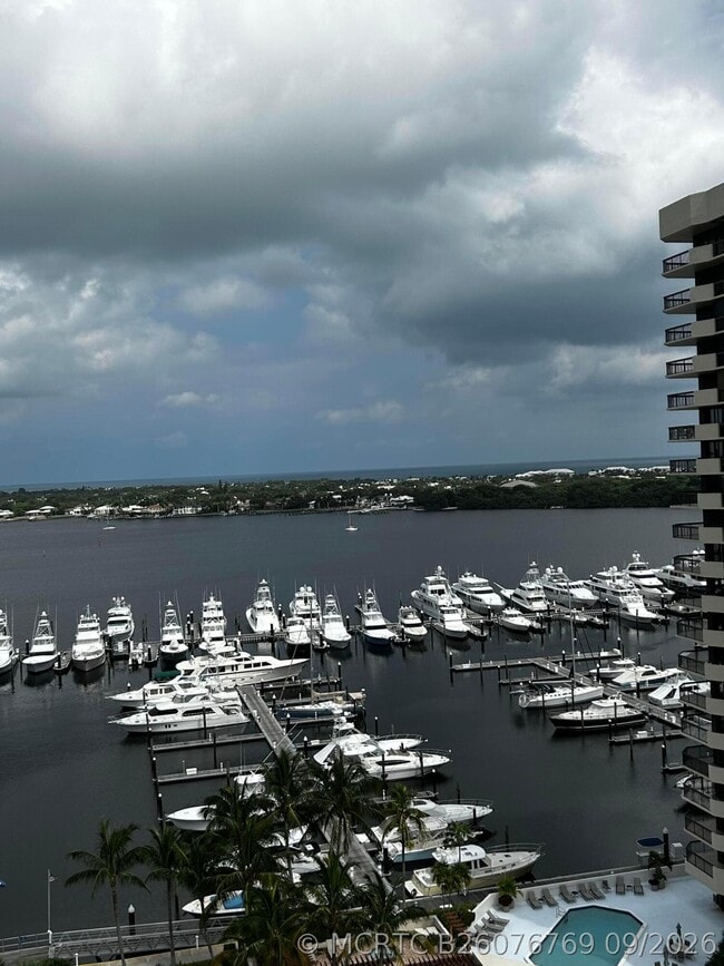 Building Photo - 108 Lakeshore Dr