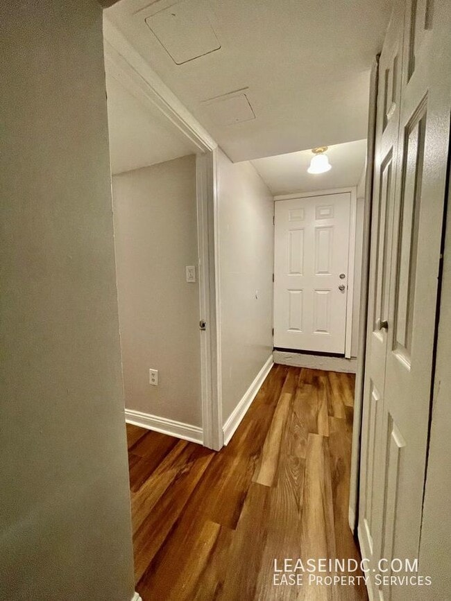 Building Photo - 2404 10th St NE