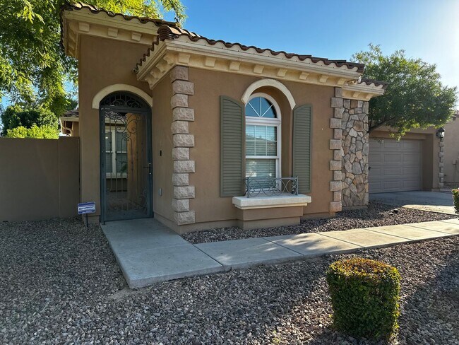 Building Photo - HIGHLY DESIRABLE AND SPACIOUS HOME FULLY EQUIPPED WITH SOLAR PANELS + LANDSCAPING INCLUDED