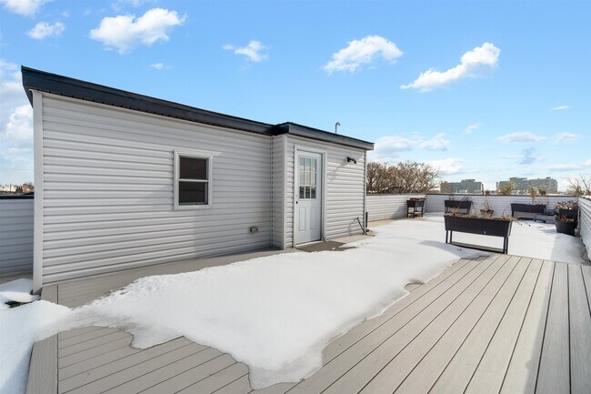 Building Photo - 94 Van Horne St