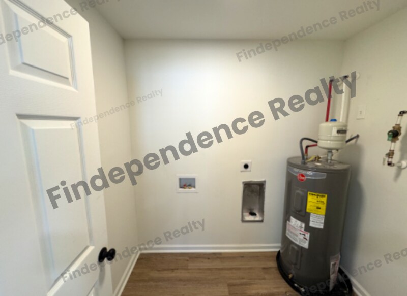 Building Photo - 351 Fox St SW