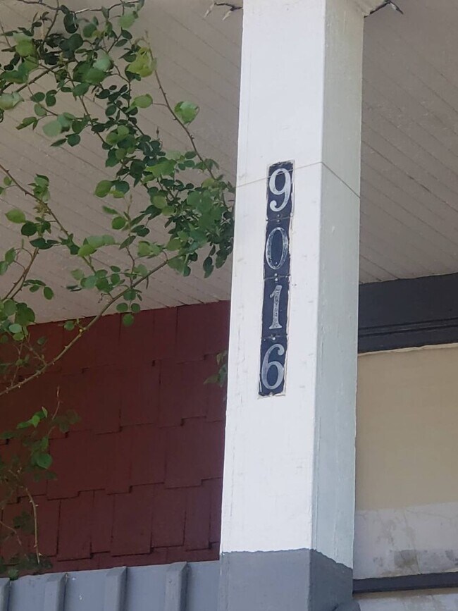 Building Photo - 9016 Harris Ave