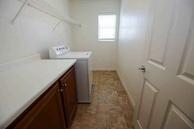 Building Photo - 177 Cloud Cover Ave