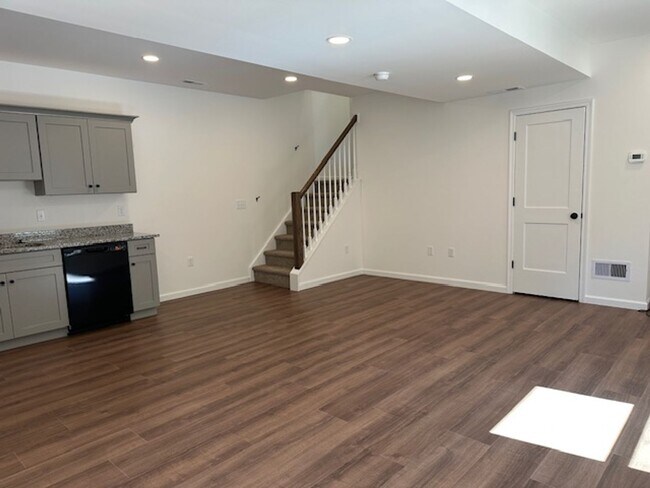 Building Photo - 476 Gravel Hill Rd