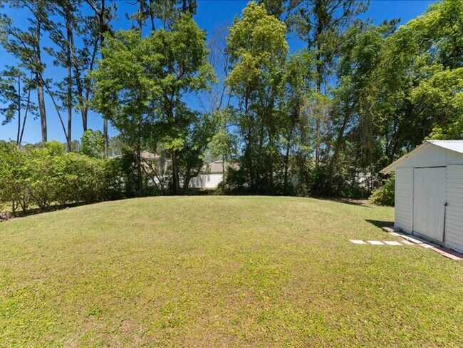 Building Photo - Charming 3 Bedroom Renovated Retreat: Cozy...