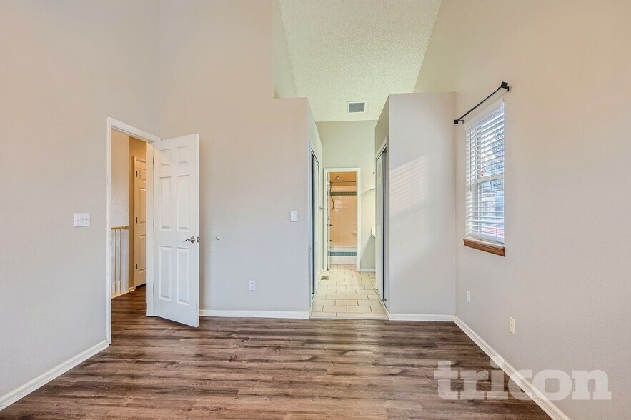 Building Photo - 995 Cobblestone Dr