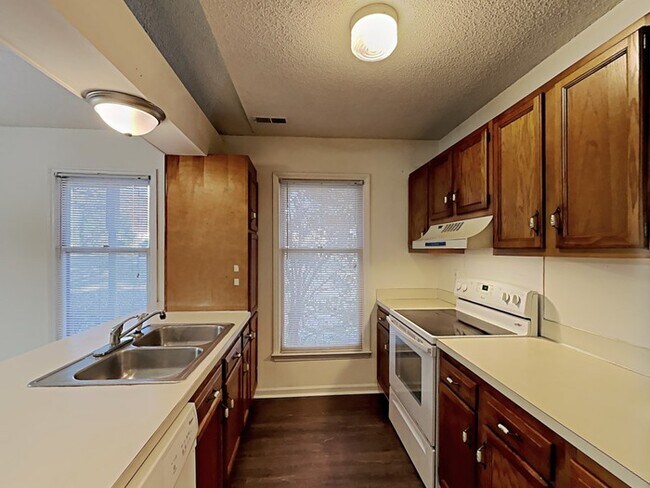 Building Photo - Apply Today!