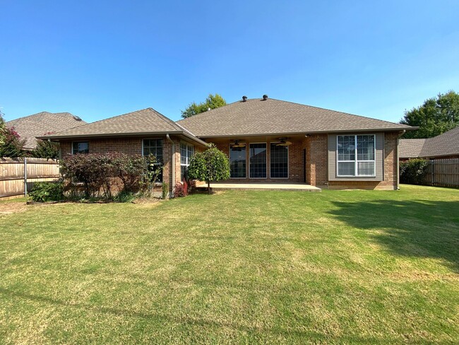 Building Photo - Absolute Dream in NW OKC!!