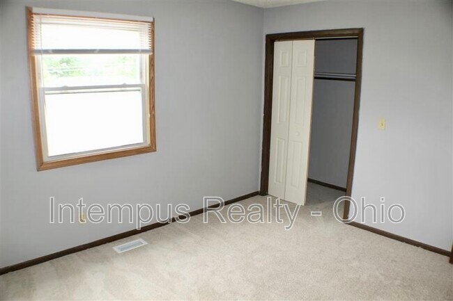 Building Photo - 716 W Light St