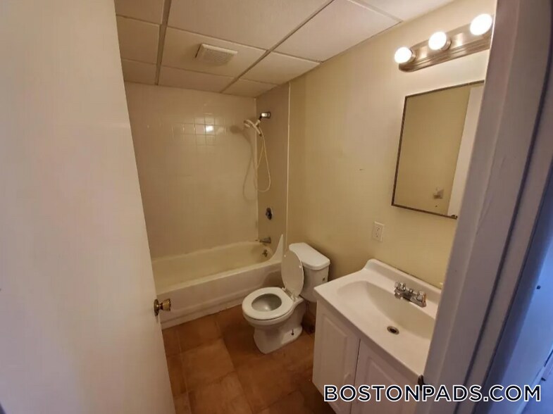 Building Photo - 1088 Boylston St