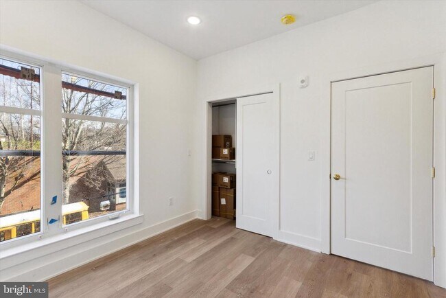 Building Photo - 367 W Hortter St