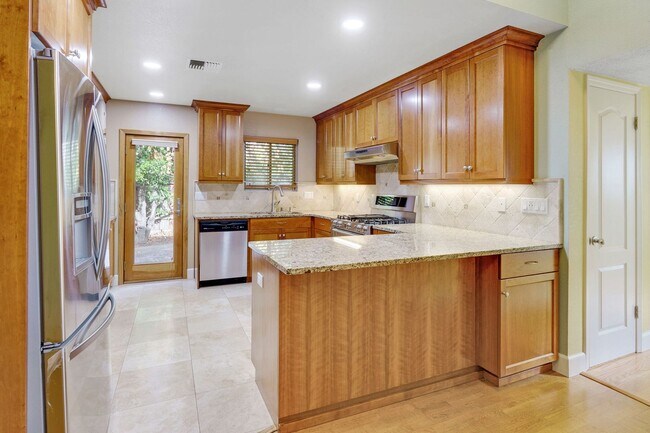 Building Photo - Beautiful 3 Bedroom home in Stonegate