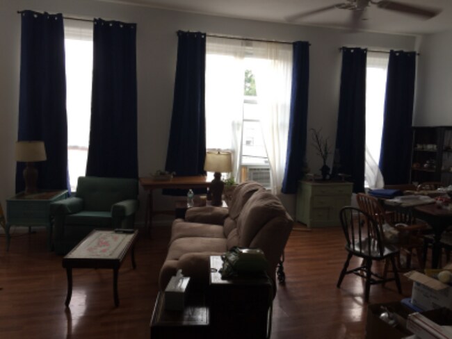 Building Photo - 3276 Main St