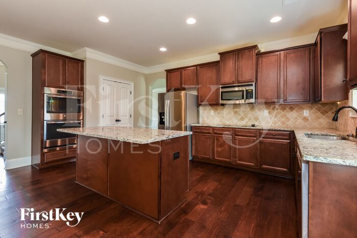 Building Photo - 5605 Horsebarn Ct