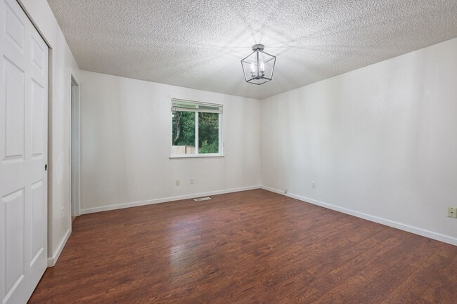 Building Photo - Tumwater rambler with 3bdrms 1.75 baths 2 ...