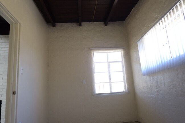 Building Photo - 2531 N Winstel Blvd