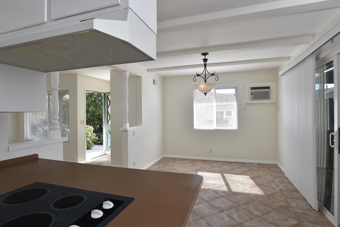 Building Photo - 650 Ridgeway Ln