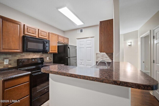 Building Photo - 897 Fording Island Rd