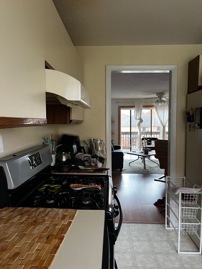 Building Photo - 123 Skyview Dr