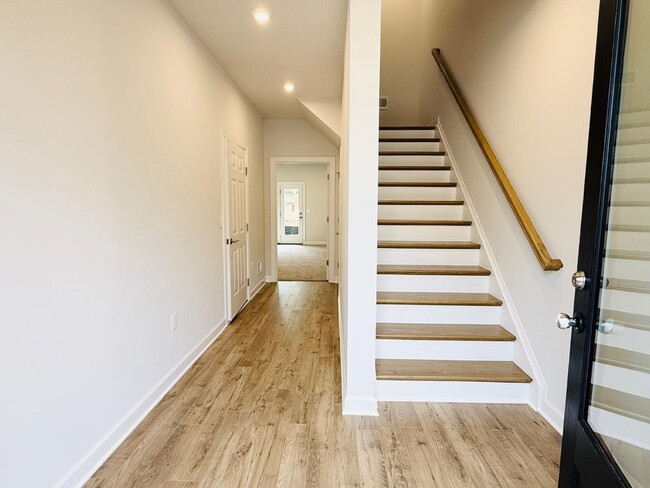 Building Photo - 4 Bed / 3.5 Bath Brand New Townhouse (12/7...