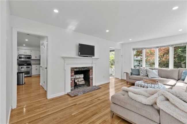 Building Photo - 12 Granada Ter