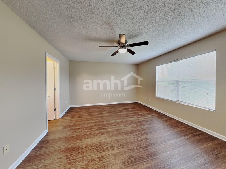 Building Photo - 897 Sunvista Dr