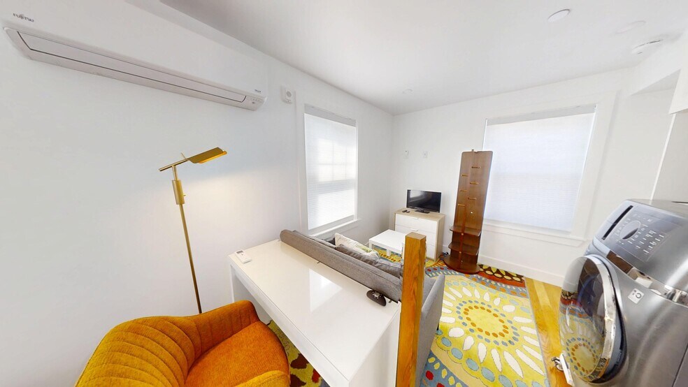 Building Photo - 36 Shepard St