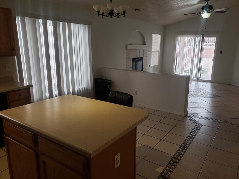 Building Photo - 2605 Silver Star Dr SW