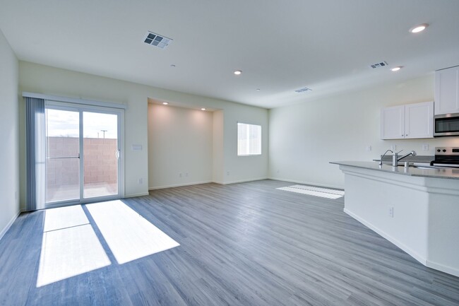 Building Photo - NW 3 Bedroom Townhouse!! Gated Community P...