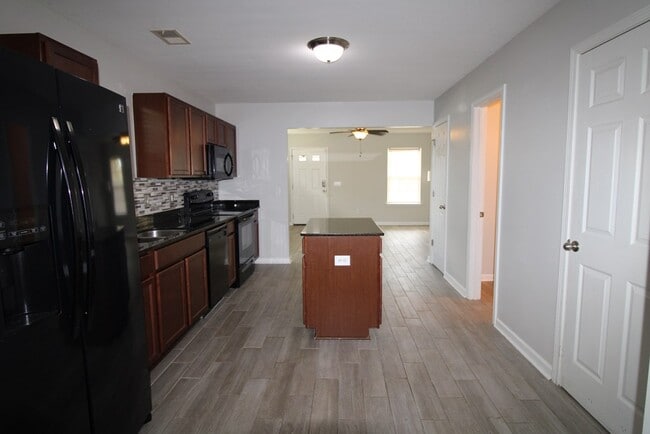 Building Photo - 1840 Polaris Dr