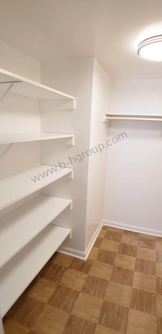 Building Photo - New Listing!