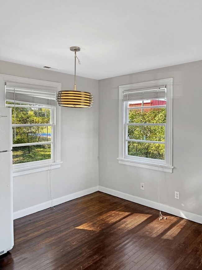 Building Photo - Newly Remodeled 3 Bedroom Home - Northside...