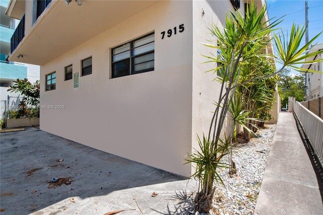 Primary Photo - 7915 Harding Ave
