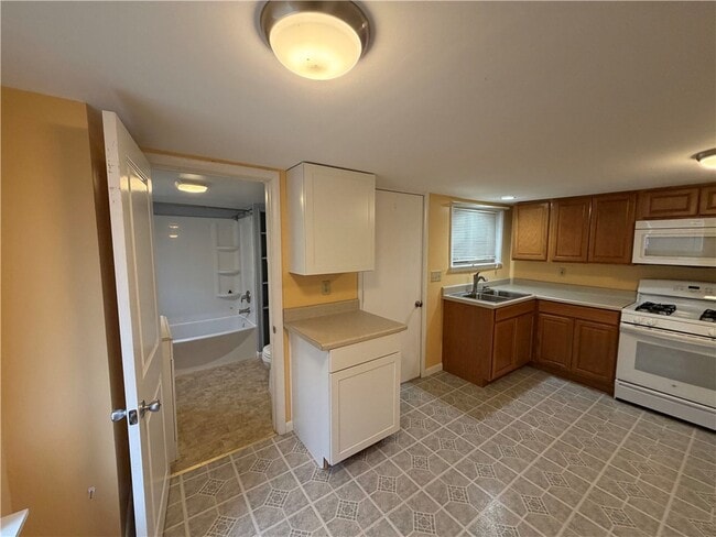 Building Photo - 24 Maynard Ave