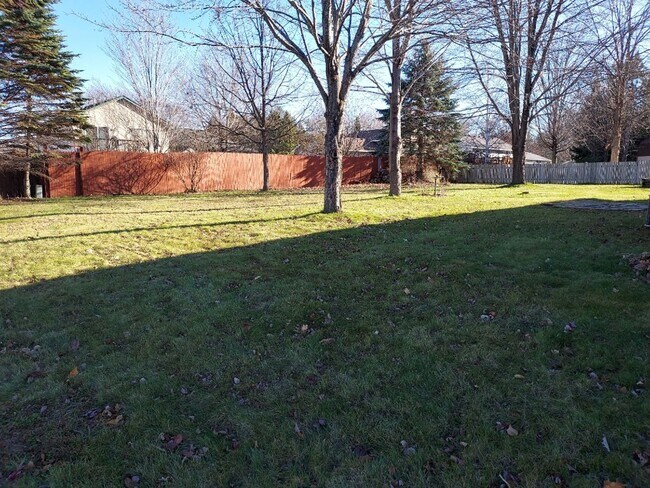 Building Photo - Nice 3 Bedroom 2 Bathroom House in Somerset