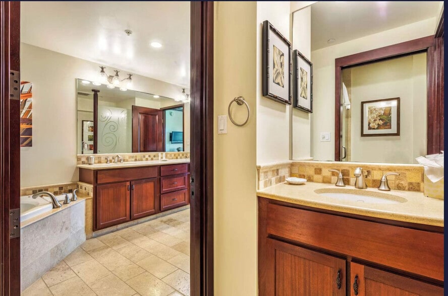 Building Photo - 4-820 Kuhio Highway-SI ID1376586P