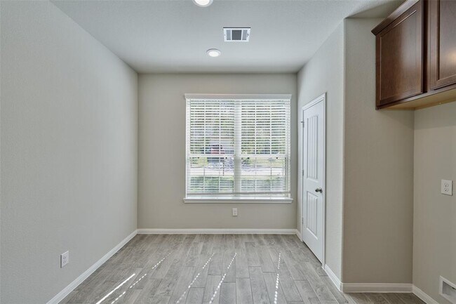 Building Photo - 11330 Alcott Dr